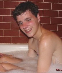 Darius in Bath 5d5ee7b543b37.jpg