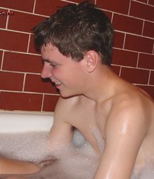 Darius in Bath 5d5ee7b828295.jpg