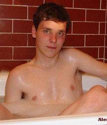 Darius in Bath 5d5ee7bc6a66a.jpg