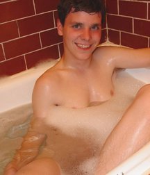Darius in Bath 5d5ee7c0aee52.jpg