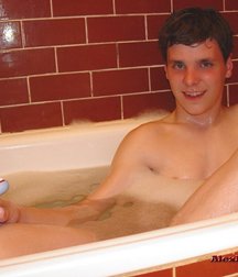 Darius in Bath 5d5ee7c2231bb.jpg