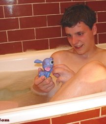 Darius in Bath 5d5ee7c37c3ab.jpg