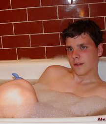 Darius in Bath 5d5ee7cd43c38.jpg