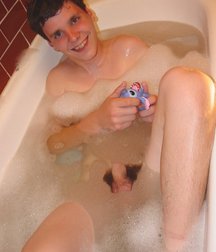 Darius in Bath 5d5ee7d6b3aca.jpg