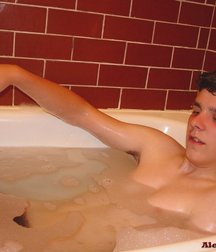 Darius in Bath 5d5ee7e026c9d.jpg
