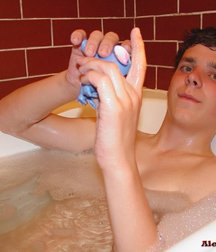 Darius in Bath 5d5ee7e2dc75b.jpg