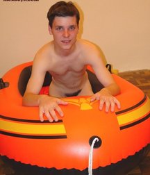 Darius in Bath 5d5ee81023d36.jpg