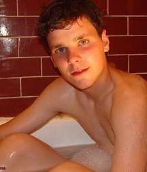 Darius in Bath 5d5ee81e1a231.jpg