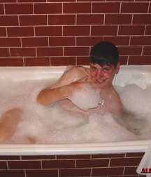 Darius in Bath 5d5ee859d658c.jpg