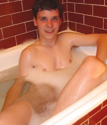 Darius in Bath 5d5ee85d0664c.jpg