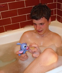Darius in Bath 5d5ee85ebefcf.jpg
