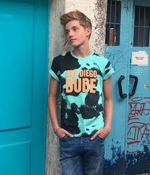 The Beauty of Boys 1 5dc9ccf65b62b.jpg