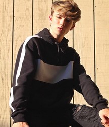 The Beauty of Boys 1 5dc9cd0a8cd96.jpg