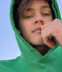 The Beauty of Boys 1 5dc9cd171b0ae.jpg