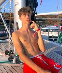 The Beauty of Boys 1 5dc9cd1ecafc2.jpg