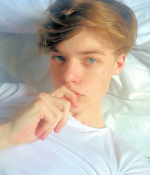 The Beauty of Boys 6 5dcabb9507312.jpg