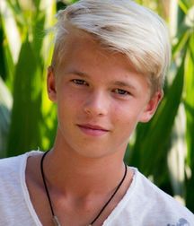 The Beauty of Boys 9 5dcadf0385ee3.jpg