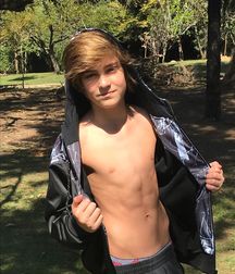 The Beauty of Boys 10 5dcae6b2a2610.jpg