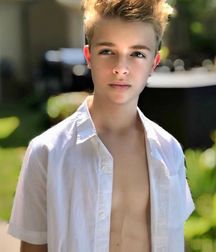 The Beauty of Boys 11 5dcaffcce2e95.jpg