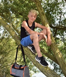 The Beauty of Boys 12 5dcb10eecfa5b.jpg