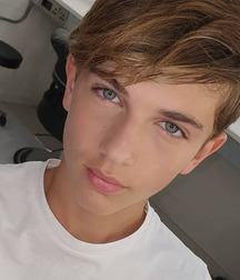 The Beauty of Boys 14 5dcb1a0bc5d23.jpg