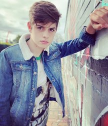 The Beauty of Boys 14 5dcb1a2c6eb53.jpg
