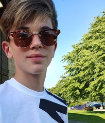 The Beauty of Boys 14 5dcb1a688df79.jpg