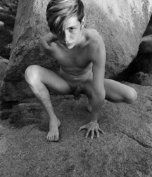 Artistic Photography B&W 1 5dcc10ac25045.jpg
