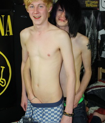 Two Emo Twinks 5dd30987782a2.jpg