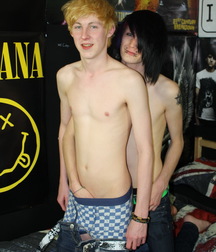 Two Emo Twinks 5dd30988f03d6.jpg