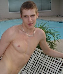 Alex 5ddbbfac58418.jpg