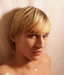 Aaric 5de8fc5f82b99.jpg