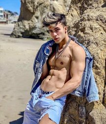 cute twinks 5cfbea572aafb.jpg