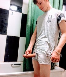 cute twinks 5cfbea5cd7f51.jpg