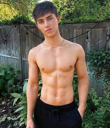 cute twinks 5cfbeaec91214.jpg