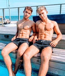 cute twinks 5cfbeb75b3897.jpg