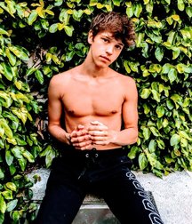 cute twinks 5cfbebacb3b64.jpg