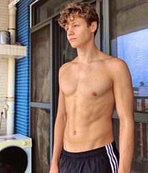 Twinks (1) 5cfd84f03242b.jpg