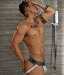 Shirtless 5d1688a0f4073.jpg