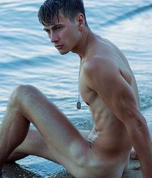 Handsome 5d186013f219d.jpg