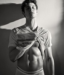 Handsome 5d18604f27875.jpg