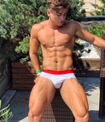 Beach Hunks 5d56d5600c21d.jpg