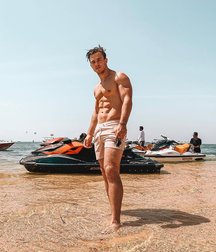 Beach Bums 5d600dc86678e.jpg