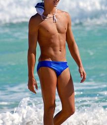 Twinks in Speedos 5d673b6151126.jpg