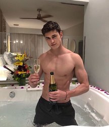 Twinks on a Tuesday 5d7809ef99b92.jpg