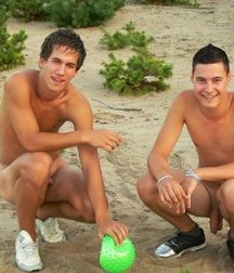 Twinks on Show 5dd46ffc53ef0.jpg