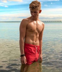 December Twinking Guys 5e0687cd54b3f.jpg