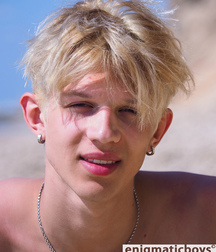 Twinks 3 5d020d4304dfa.jpg