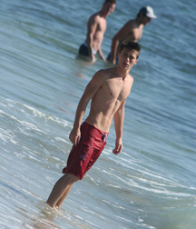 Twinks in pool 10 5d59ad3f9cb4f.jpg