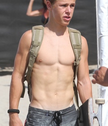 Twinks in pool 16 5d5fe6f11eee1.jpg